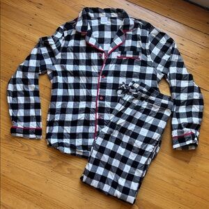 Hanna Andersson Black and White Buffalo Check Pajama Set with Red Accents
